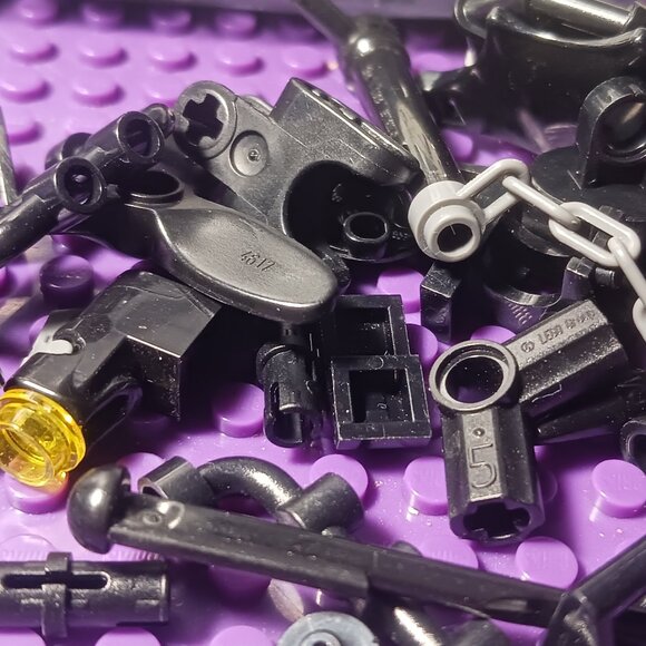 Lego - Misc Bulk Black elements - Some technic - 3.7oz - Picture 5 of 8
